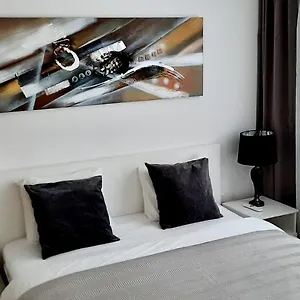 Apartment Apart Sky Hauptbahnhof With Balcony, Vienna