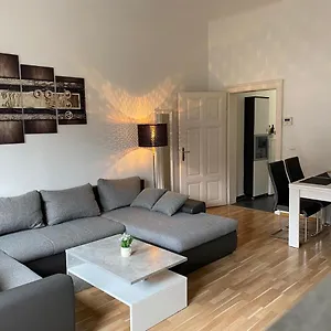Apartament Near Yppenplatz & Brunnenmarkt, Wiedeń